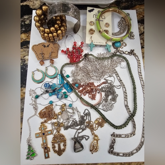 Assorted Jewelry LOT 4.5lbs Bag#15 - Picture 9 of 16